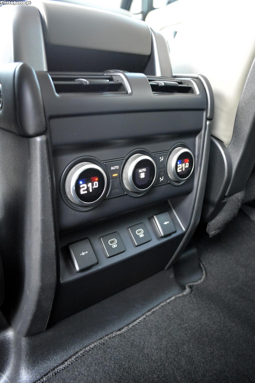 Land Rover Defender 3.0 I6 130 AWD X-Dynamic HSE — fotografia 11
