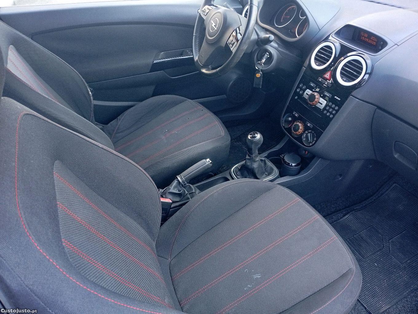 Opel Corsa Black Edition — fotografia 4