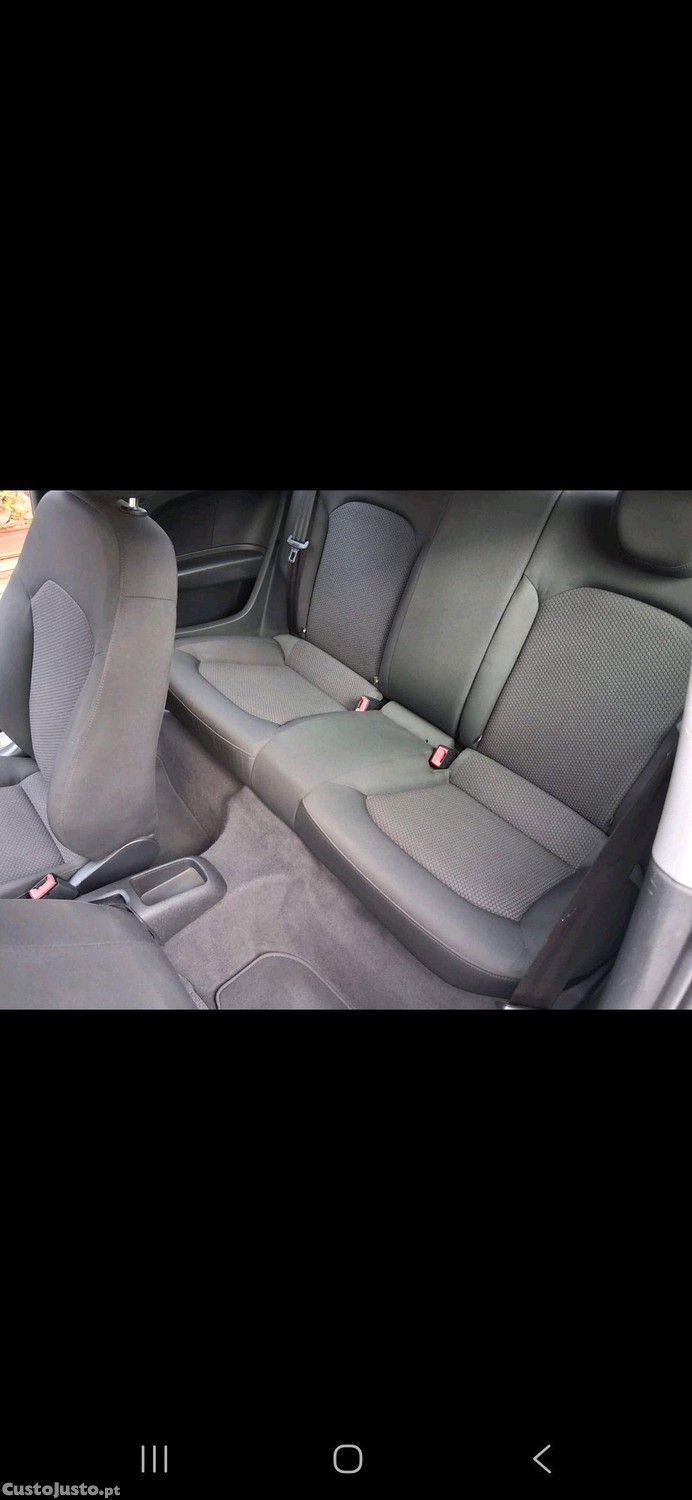 Audi A1 1.6tdi sport — fotografia 4