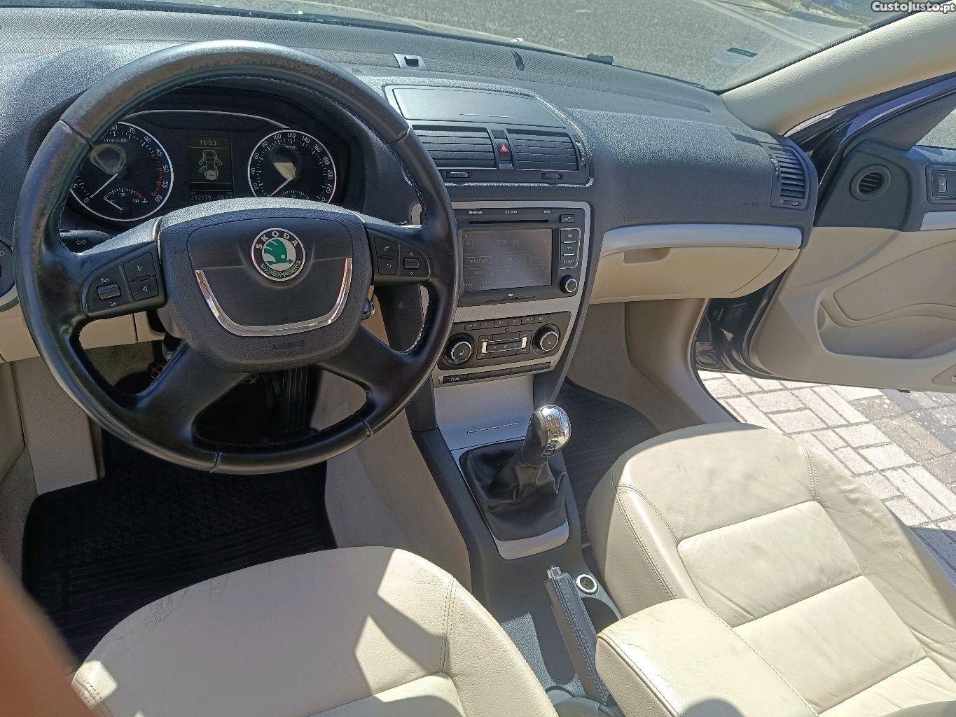 Skoda Octavia 1.6TDI — fotografia 4