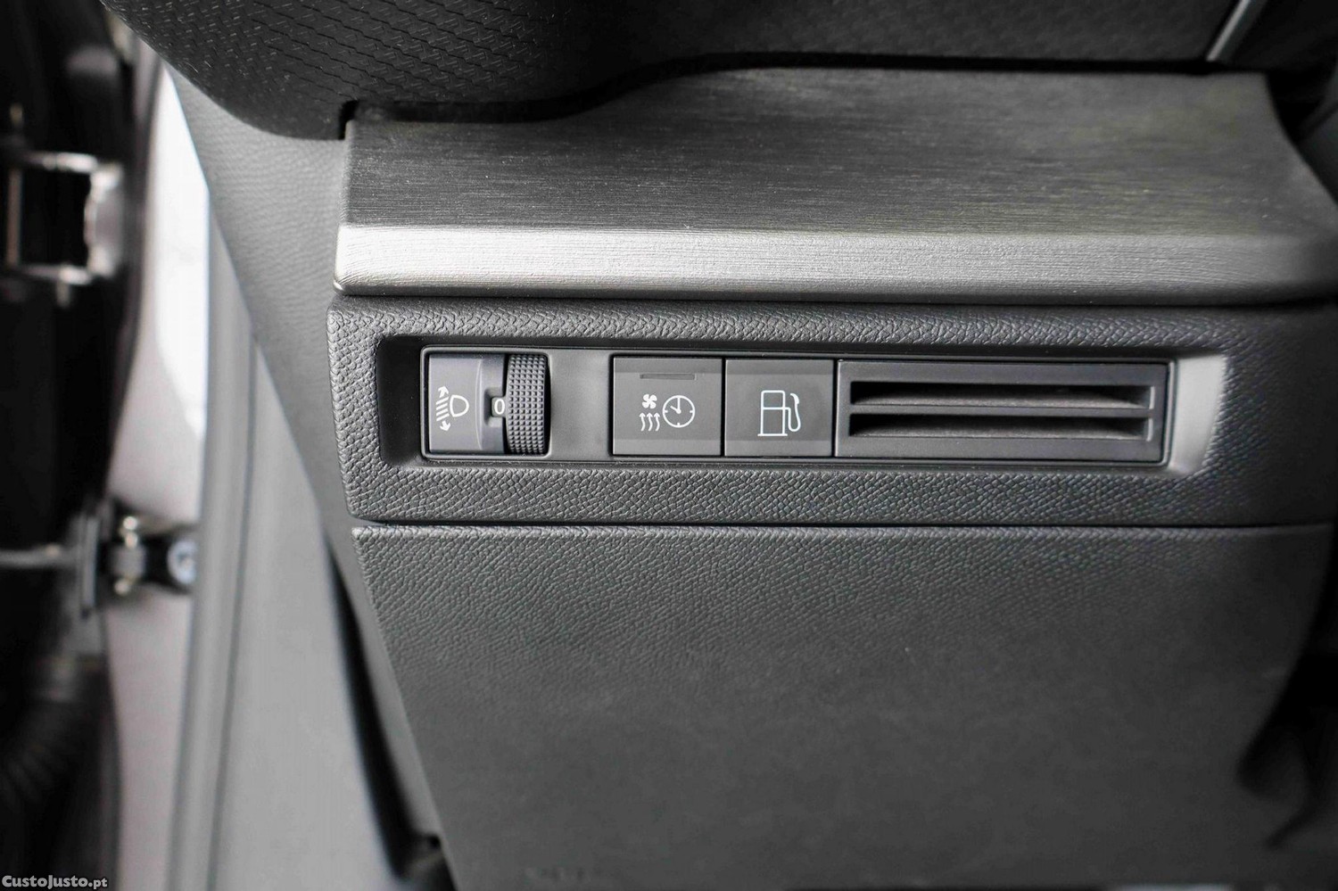 Citroën C5 X 1.6 Hybrid Feel Pack e-EAT8 — fotografia 17