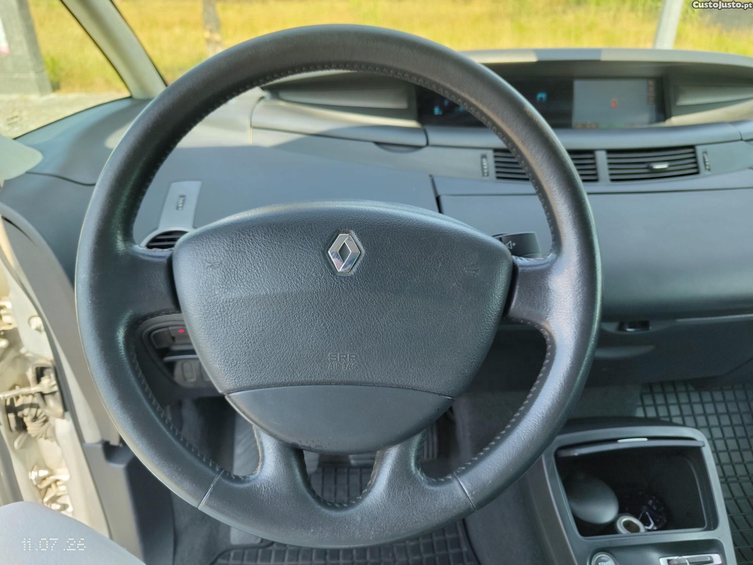 Renault Grand Espace 2.0 dCi SE 7L — fotografia 4