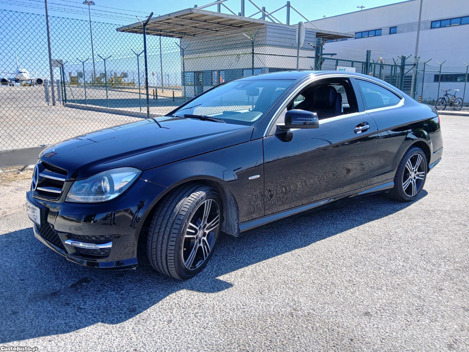 Mercedes-Benz C 220 Coupé Automático (2014) Apenas 91.000 km - edição especial — fotografia 6