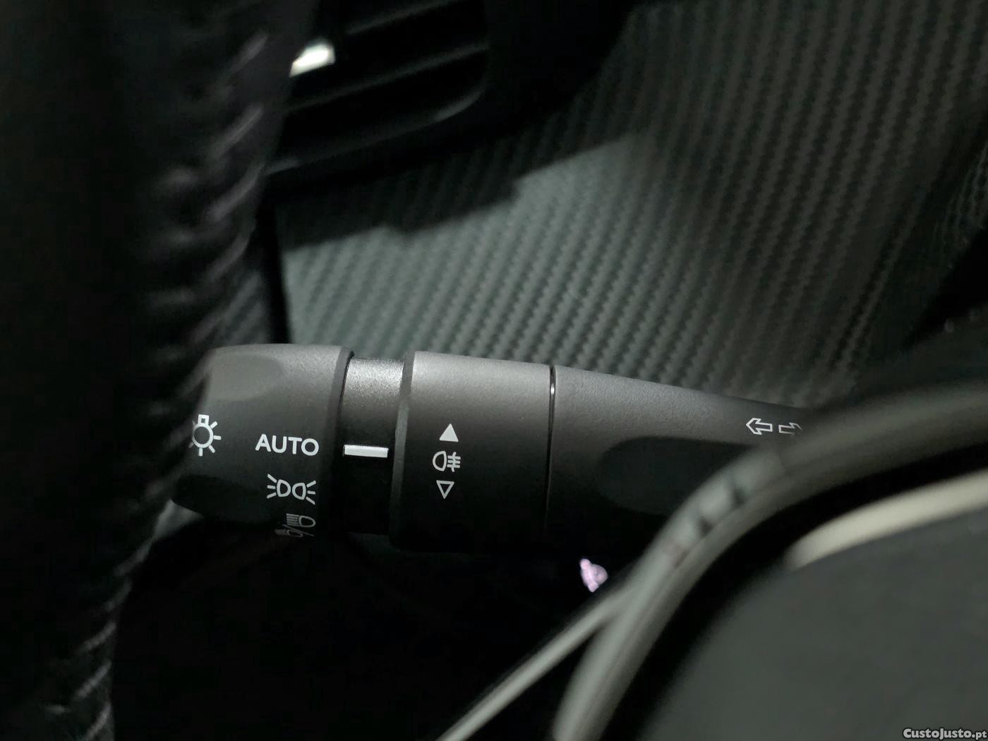 Peugeot e-208 51 kWh Allure — fotografia 15