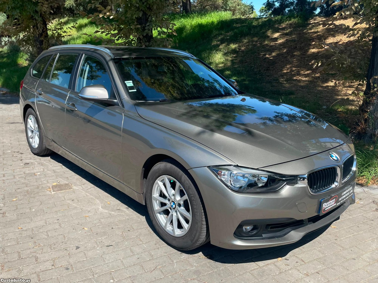 BMW 320 d Line Luxury Auto - 16 — photo 4