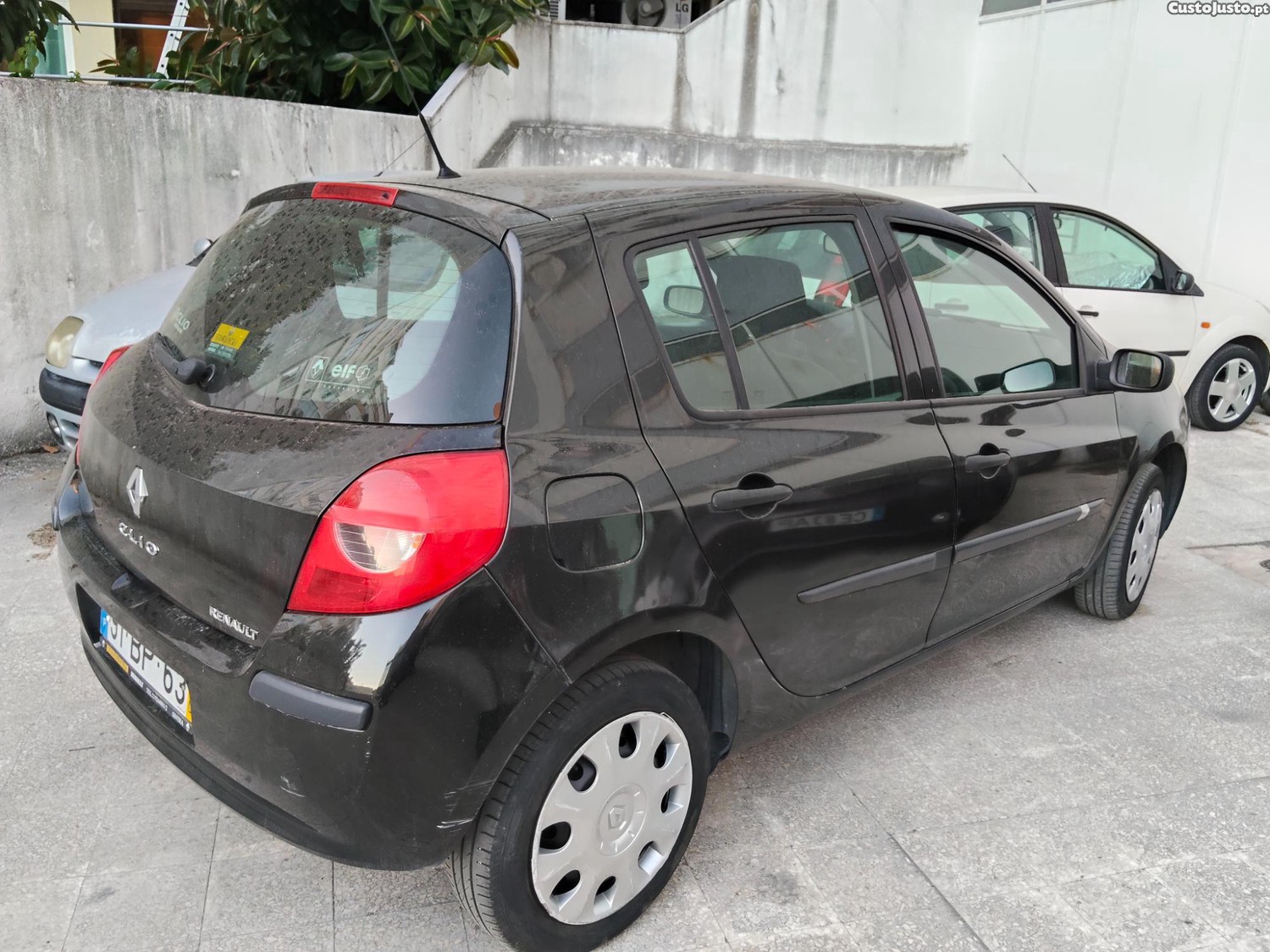 Renault Clio 1.2 a/c - 06 — photo 3