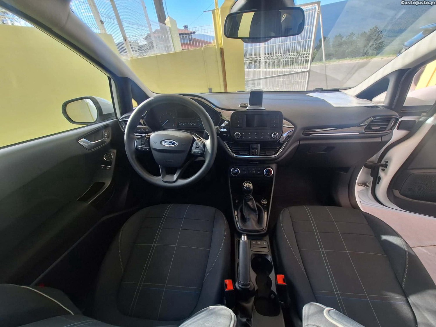 Ford Fiesta 1.1 VCT Business — fotografia 2