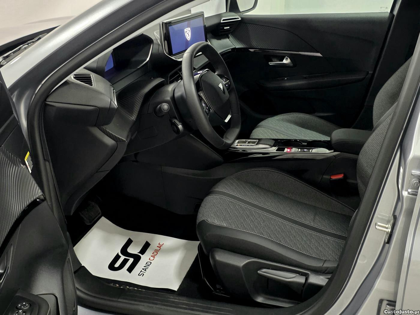 Peugeot e-208 51 kWh Allure — fotografia 17