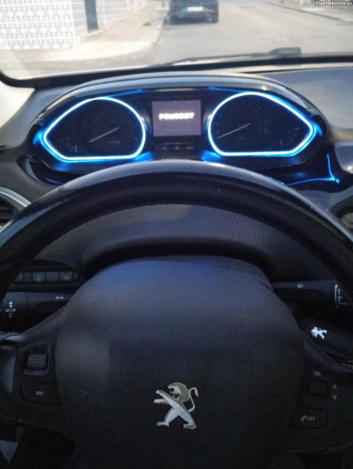 Peugeot 2008 PureTech — photo 2