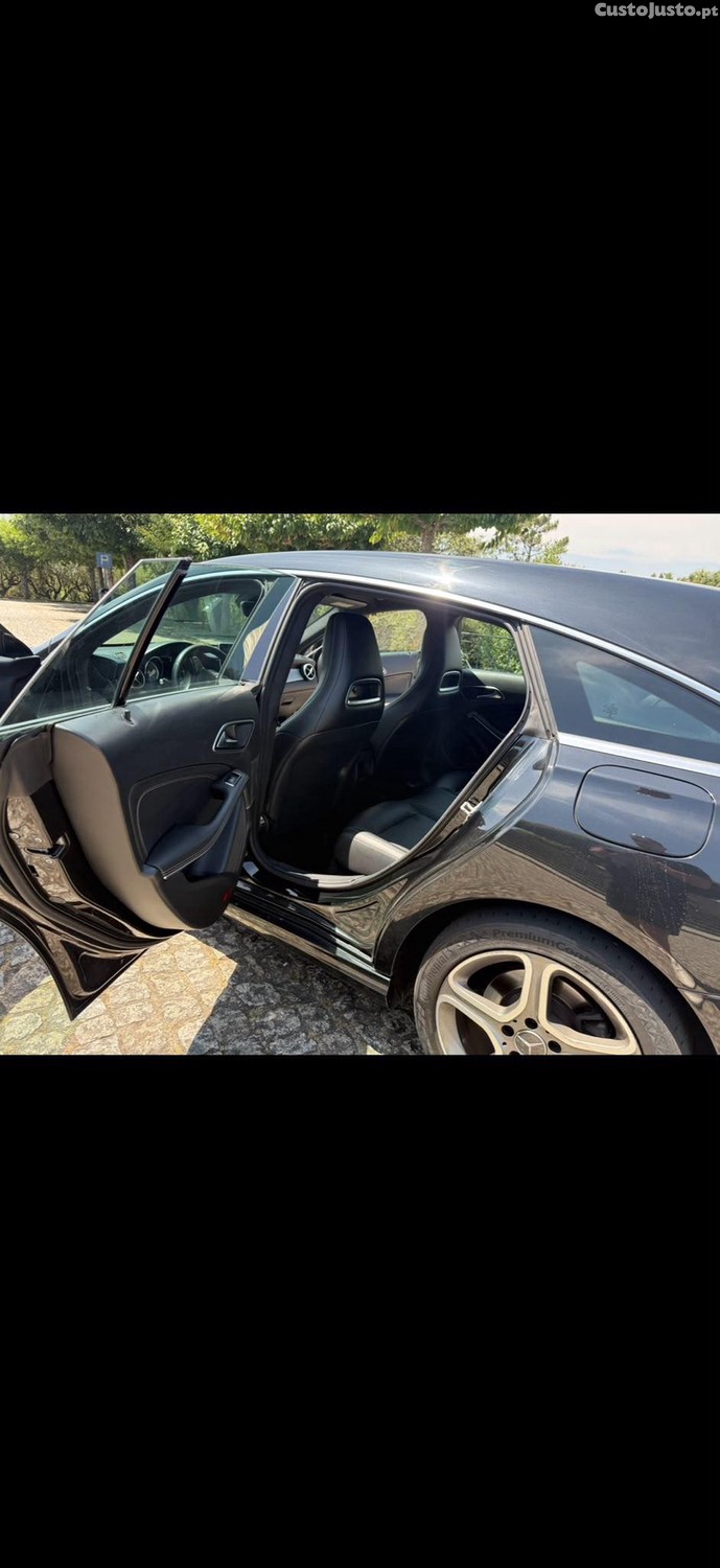 Mercedes-Benz CLA 180 Urban — fotografia 4