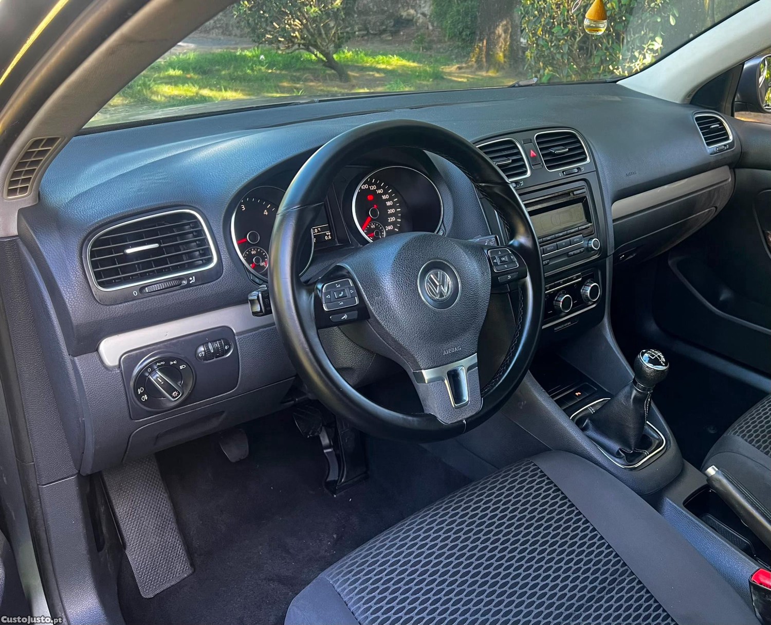 Volkswagen Golf VI 1.6 TDI Confortline (1 Registo) - Excelente Estado Geral — fotografia 2