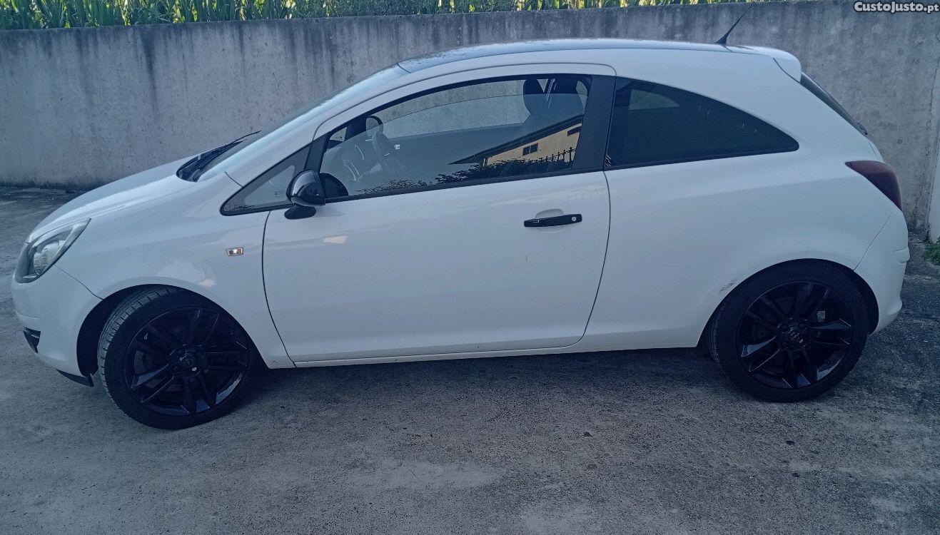Opel Corsa Black Edition — fotografia 8