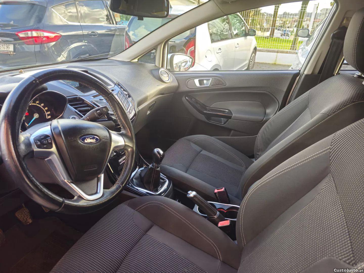 Ford Fiesta 1.5 tdci titanium — fotografia 5