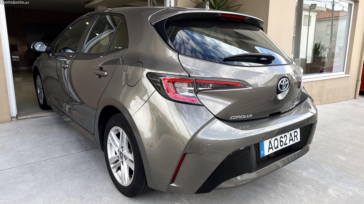 Toyota Corolla 1.8 Hybrid Confort — photo 4