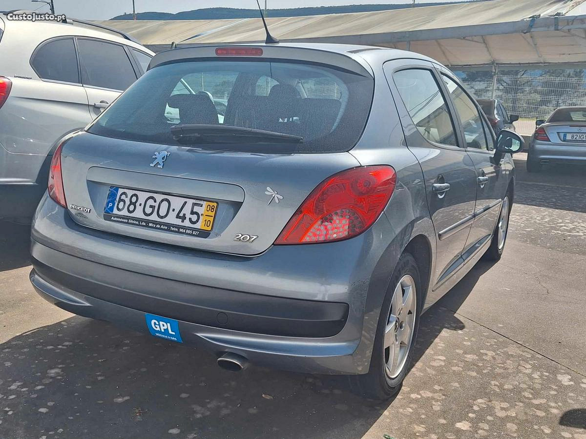 Peugeot 207 1.4 i — fotografia 6