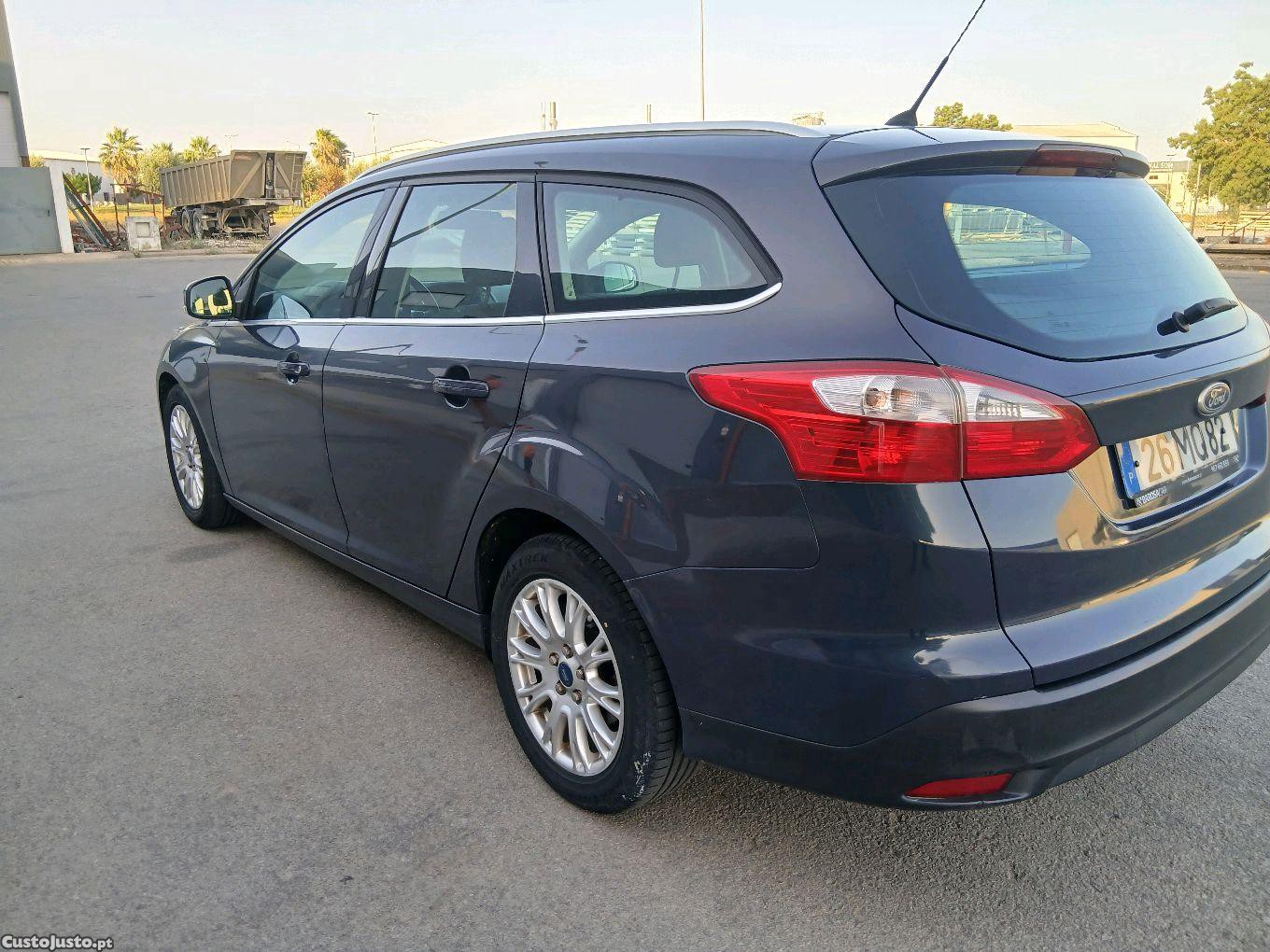 Ford Focus titanium top gama — fotografia 5