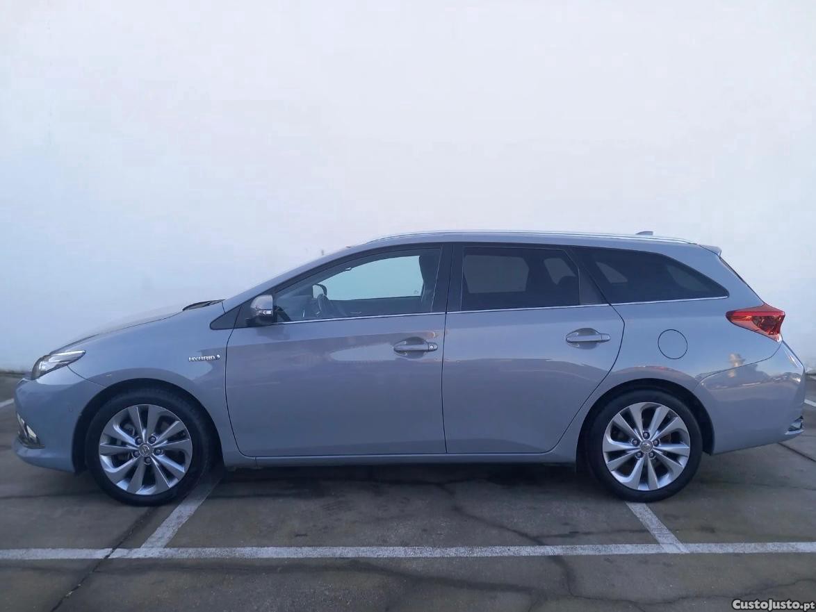 Toyota Auris Exclusive - 18 — photo 2