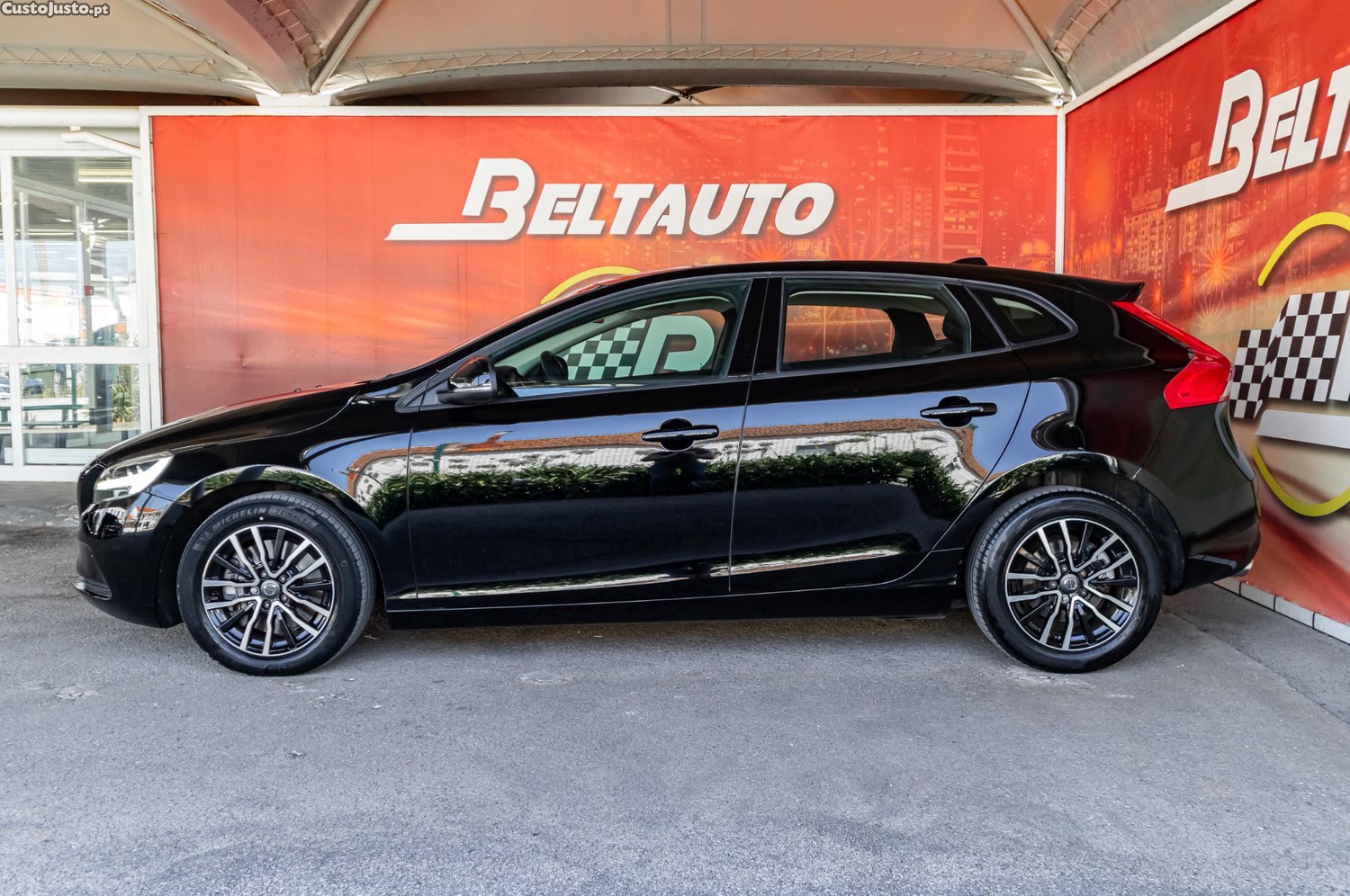 Volvo V40 2.0 D3 Momentum Geartronic — fotografia 16