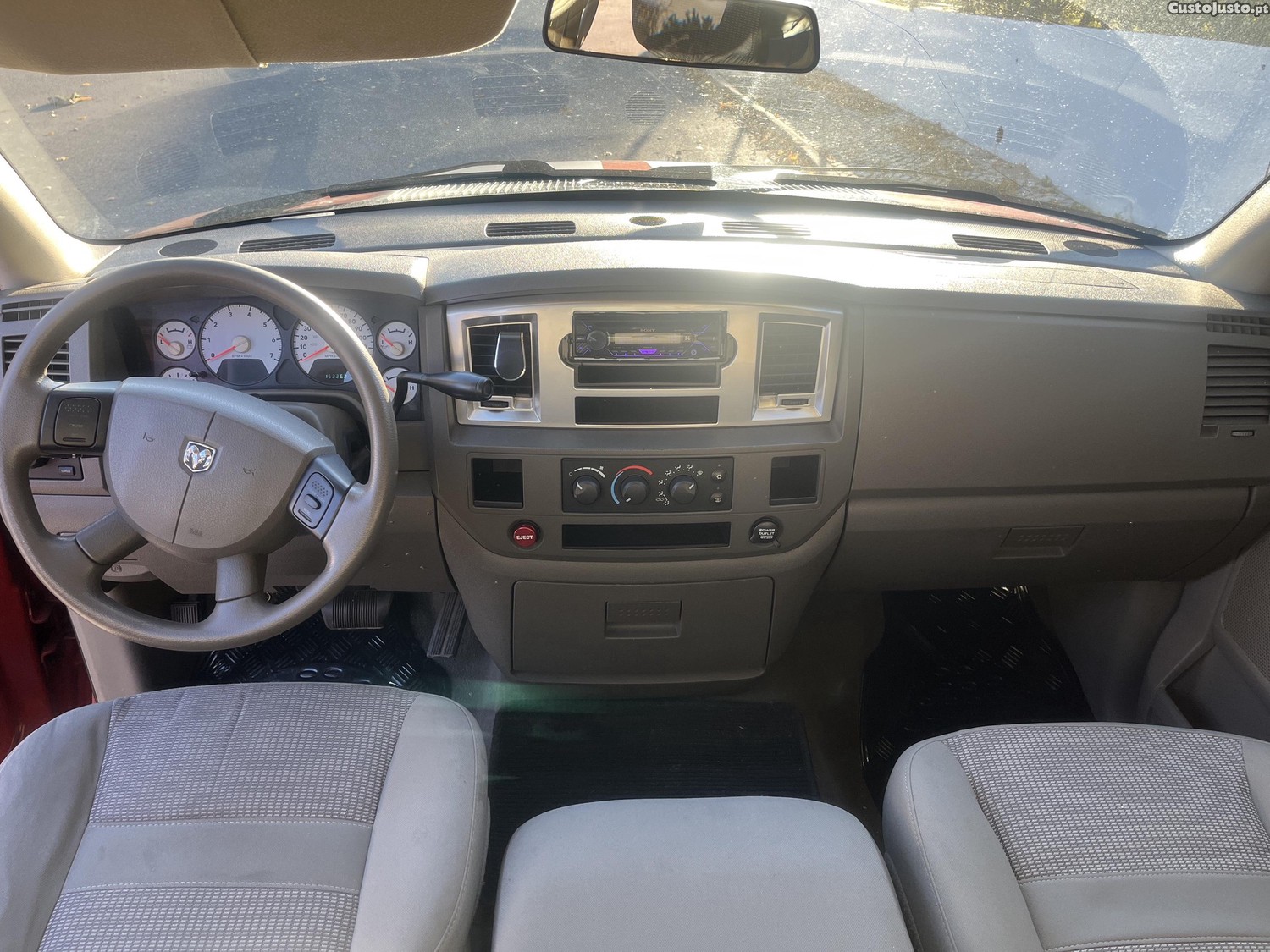 Dodge RAM 1500 Big Horn 4.7 V8 235cv — fotografia 2
