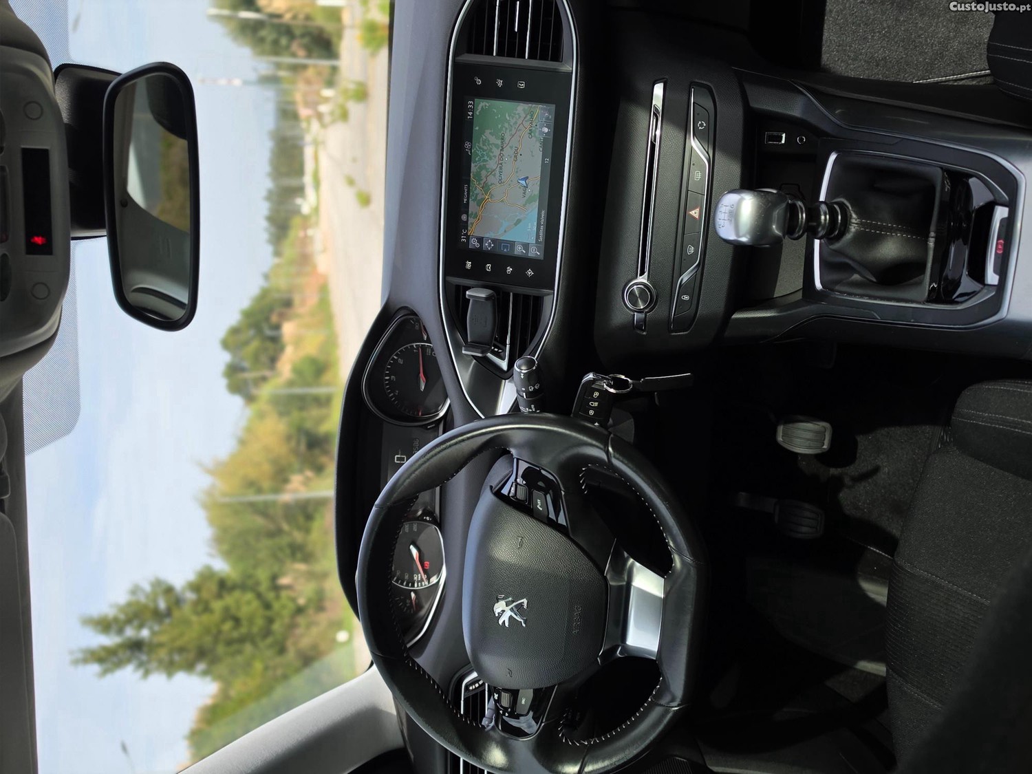 Peugeot 308 1.6 HDI Allure — photo 2
