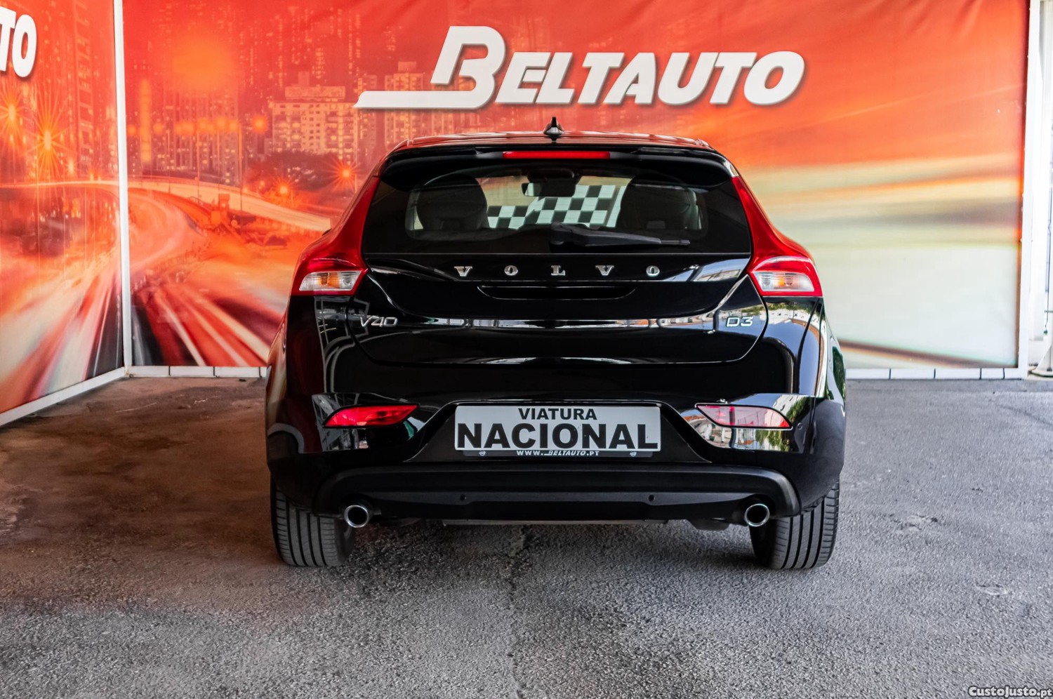 Volvo V40 2.0 D3 Momentum Geartronic — fotografia 18