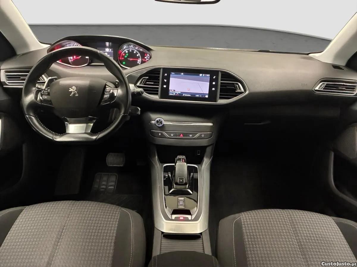 Peugeot 308 PureTech 130 GPF EAT8 Stop & Start Active — fotografia 8