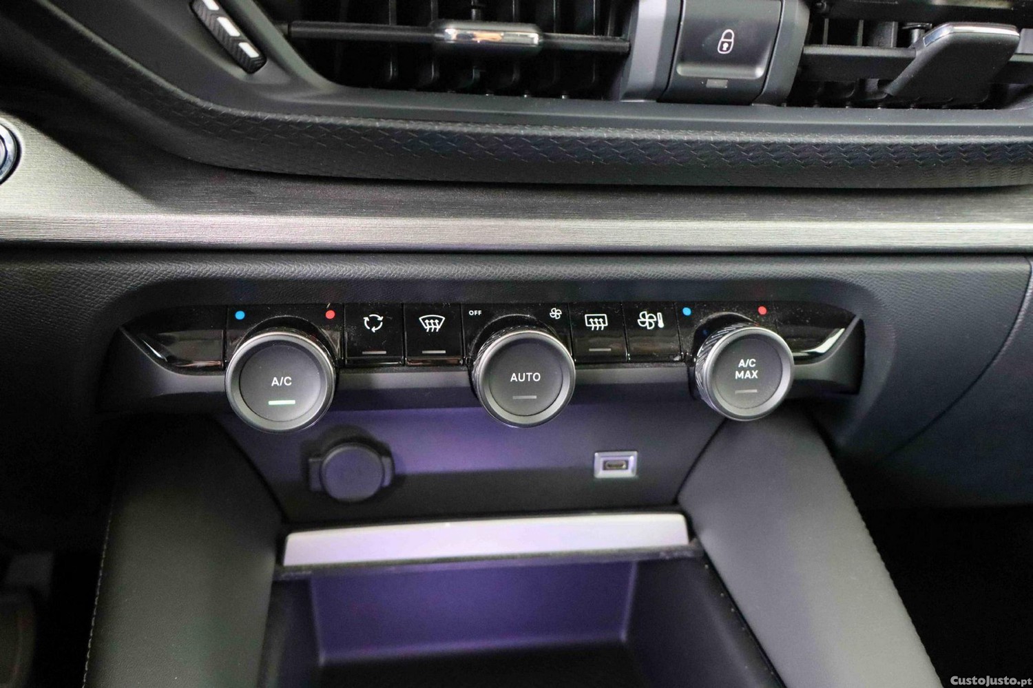 Citroën C5 X 1.6 Hybrid Feel Pack e-EAT8 — fotografia 3