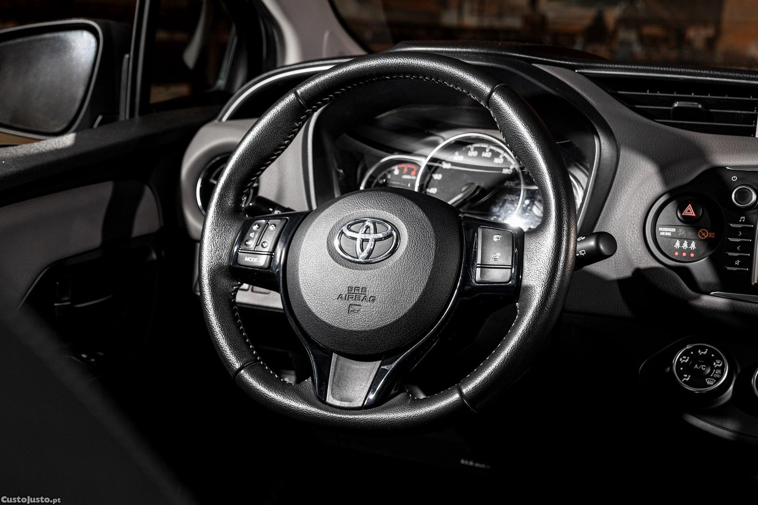 Toyota Yaris 1.0 VVT-i Comfort — fotografia 12