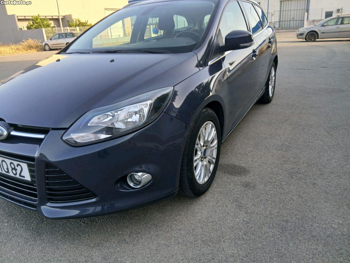 Ford Focus titanium top gama — fotografia 4