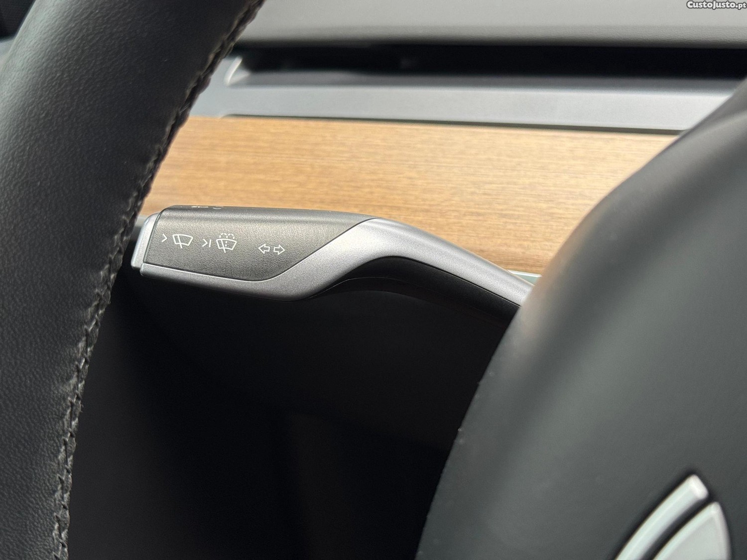 Tesla Model Y Tração Traseira — fotografia 12