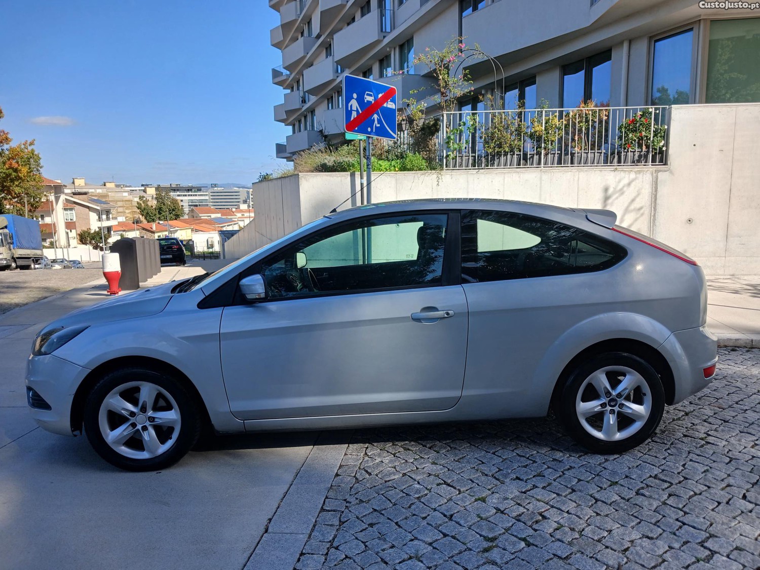 Ford Focus 1.6 tdi 3p 5 l — photo 4