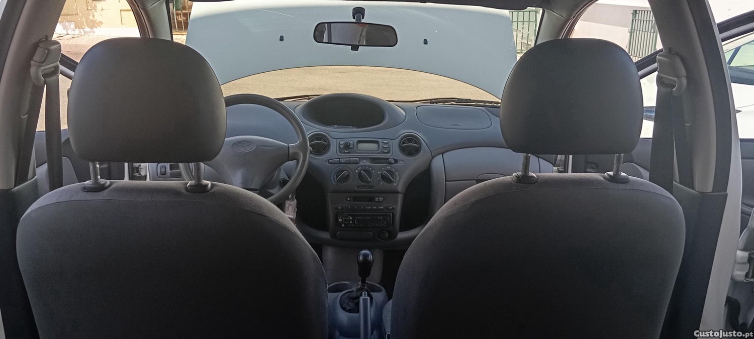 Toyota Yaris 1.0 Terra , em bom estado. — fotografia 4