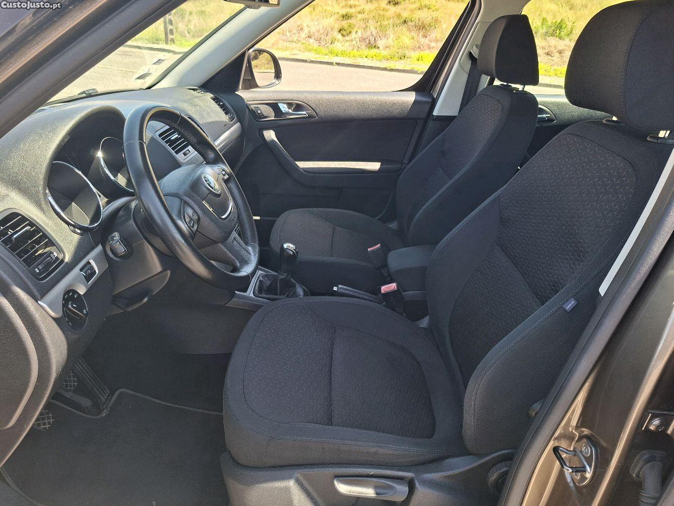 Skoda Yeti 1.2 Elegance 105cv c/ Revisão — fotografia 3