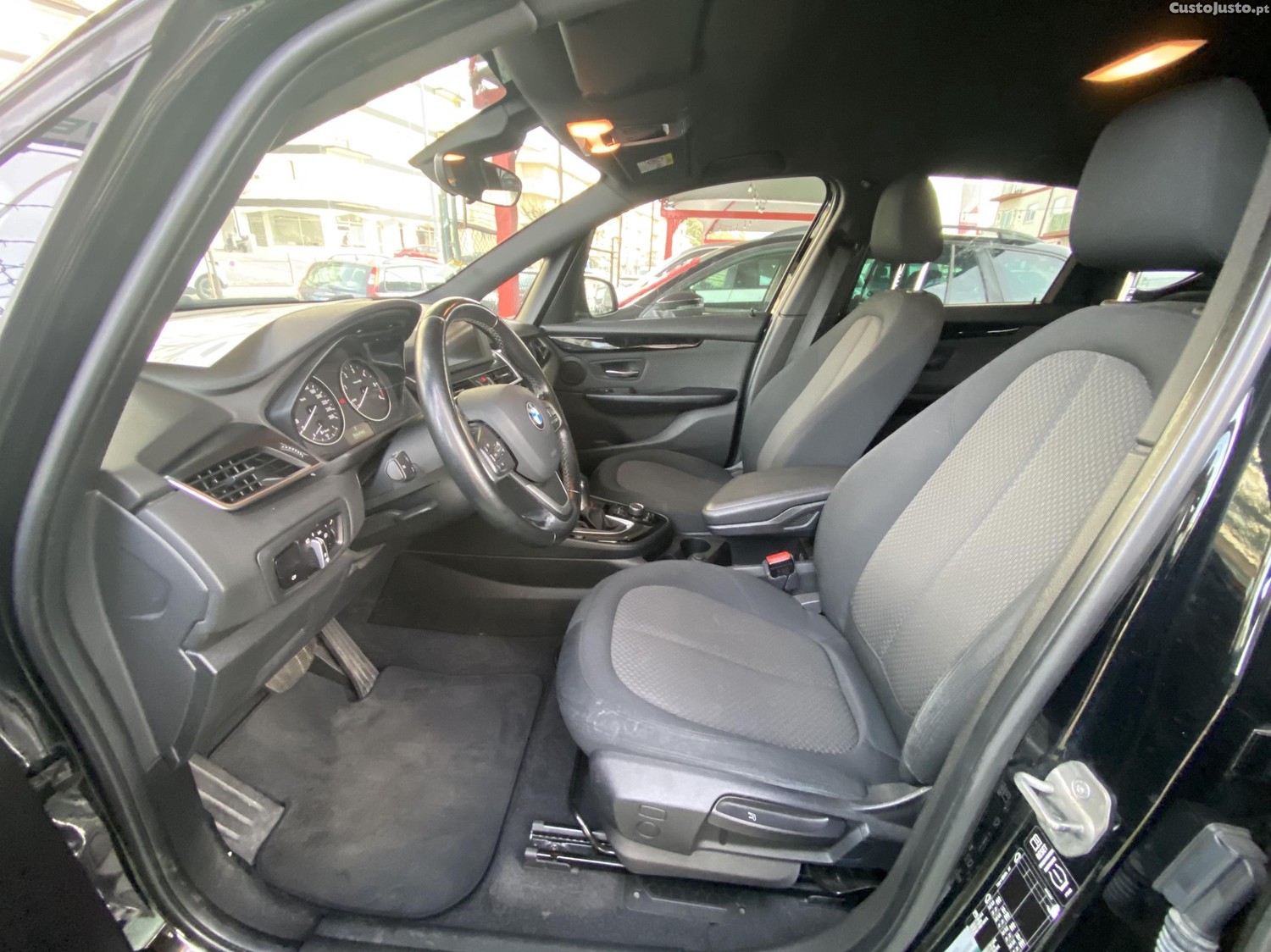 BMW 218 Active Tourer Advantage — fotografia 2