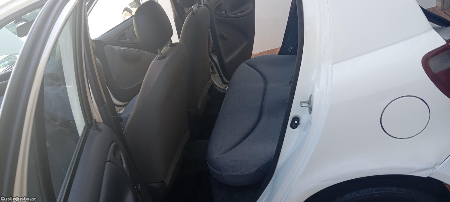 Toyota Yaris 1.0 Terra , em bom estado. — fotografia 5
