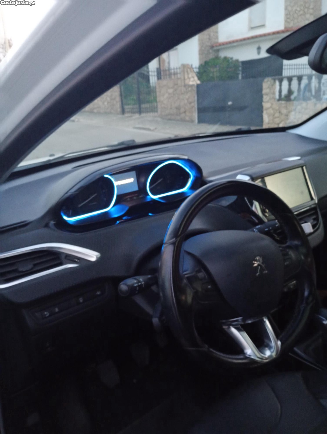 Peugeot 2008 PureTech — photo 3