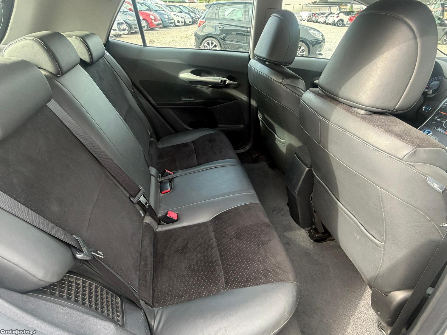 Toyota Auris 1.8 HSD Comfort +P.Sport+Navi — fotografia 2