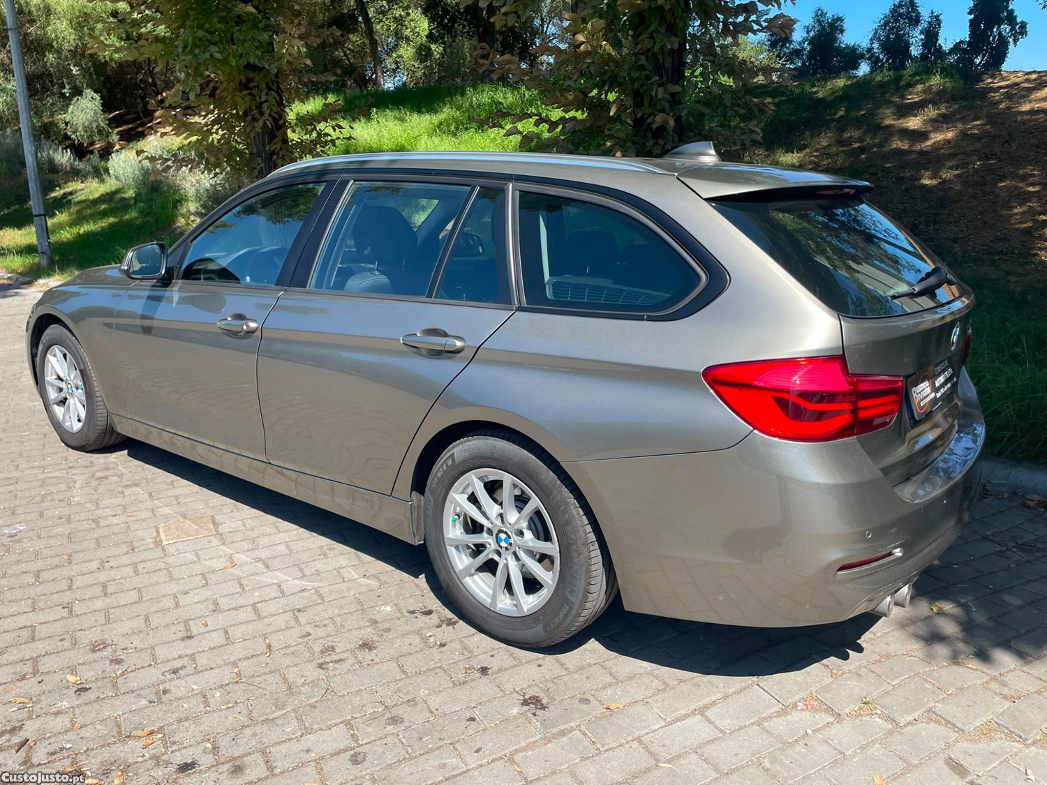 BMW 320 d Line Luxury Auto - 16 — photo 2