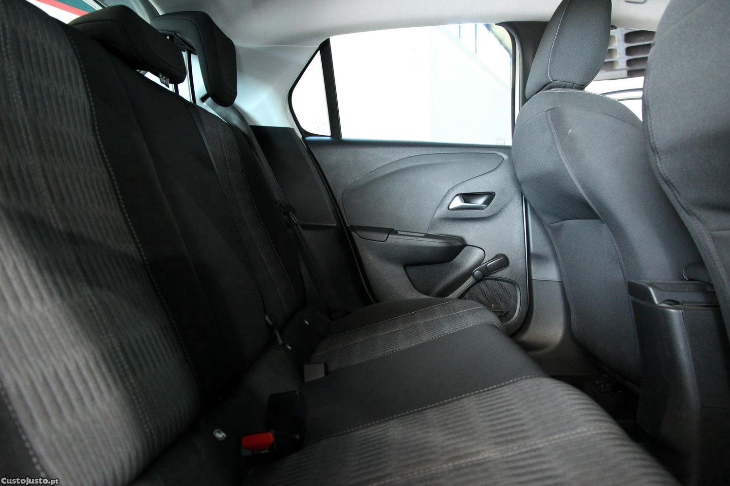 Opel Corsa 1.2 Business — fotografia 2