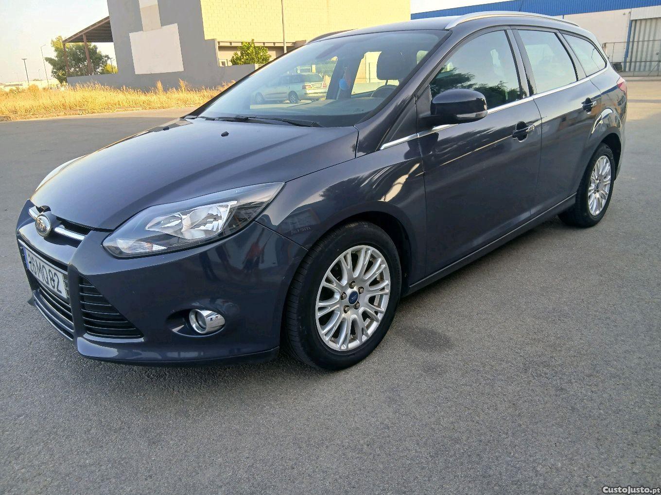 Ford Focus titanium top gama — fotografia 2