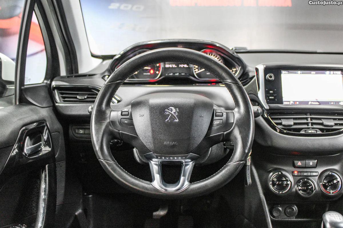 Peugeot 208 1.5 BlueHDi Signature - 19 — photo 4