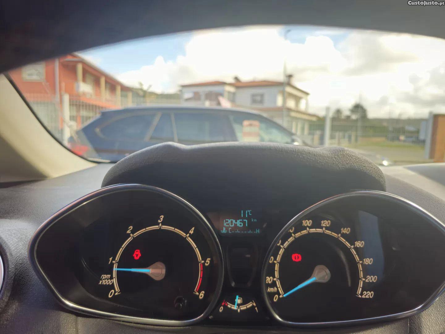 Ford Fiesta 1.5 tdci titanium — fotografia 6