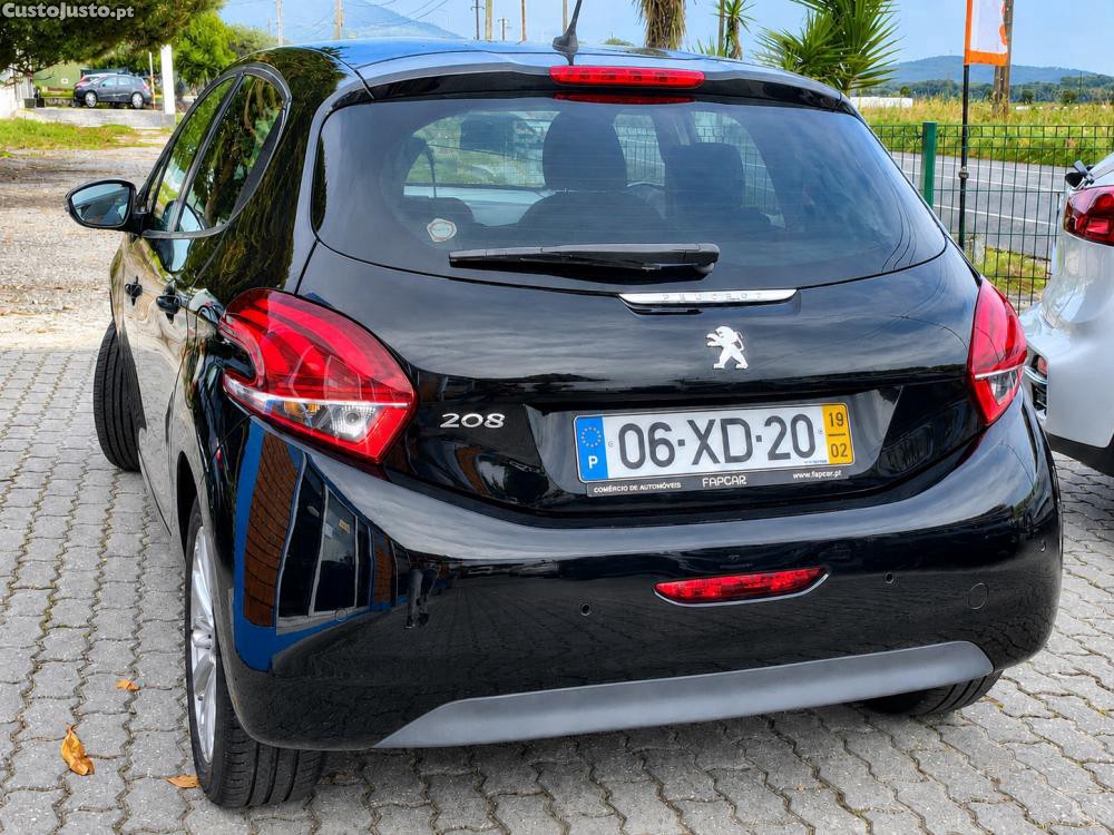 Peugeot 208 1.2 PureTech Signatu — photo 3