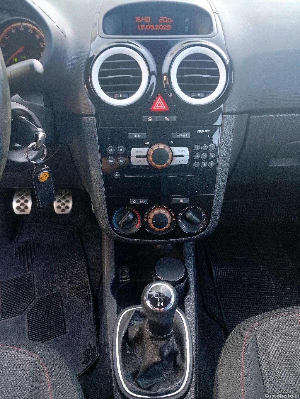 Opel Corsa Black Edition — fotografia 3