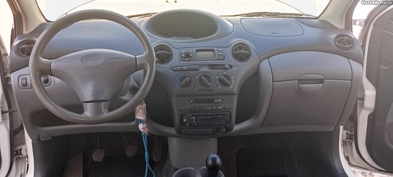 Toyota Yaris 1.0 Terra , em bom estado. — fotografia 3