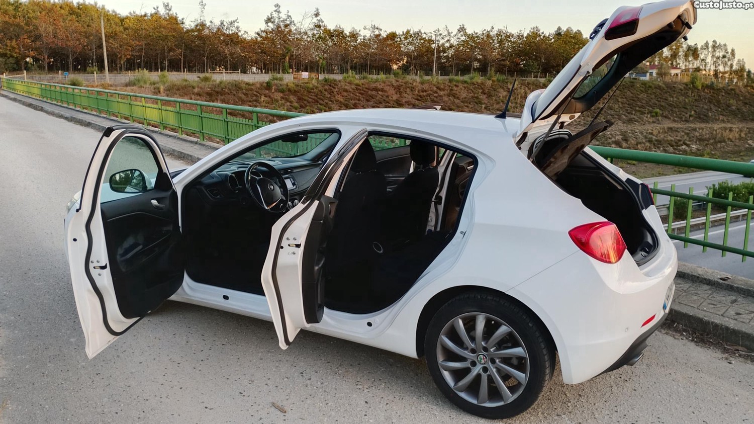 Alfa Romeo Giulietta 1.6 JTDM Diesel - 16 — photo 5