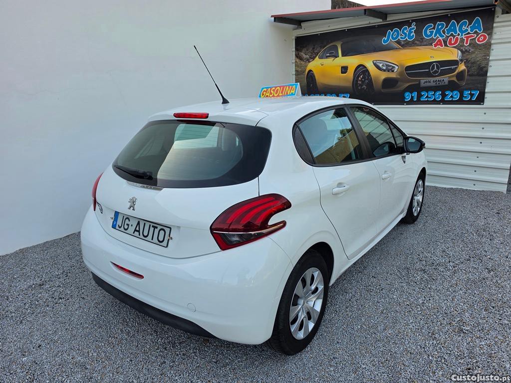 Peugeot 208 1.2i Like 68Cv 60.000Km 07/2018 — photo 4