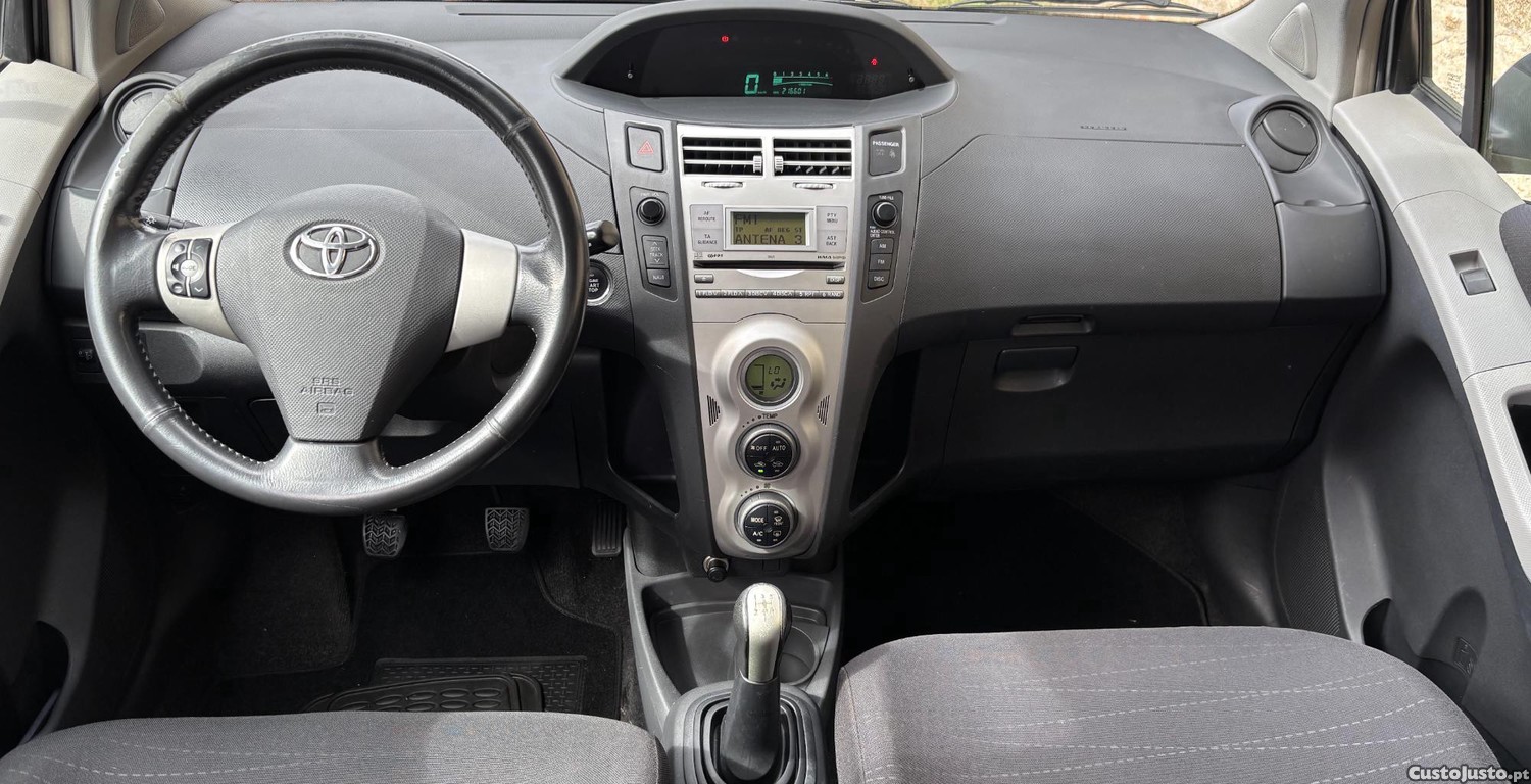 Toyota Yaris 1.0 VVT-i Sol High Pack — photo 4
