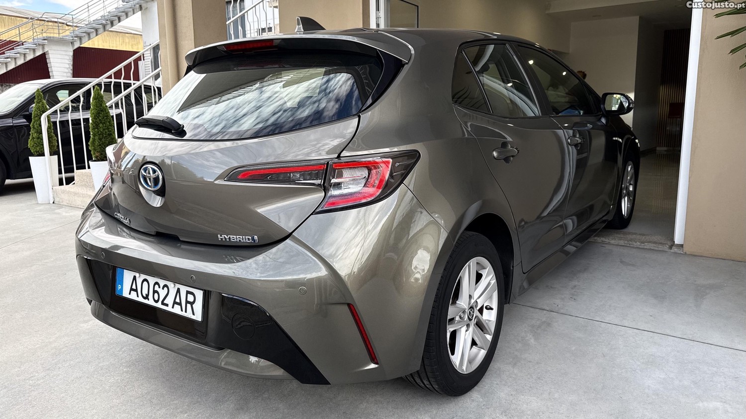 Toyota Corolla 1.8 Hybrid Confort — photo 3