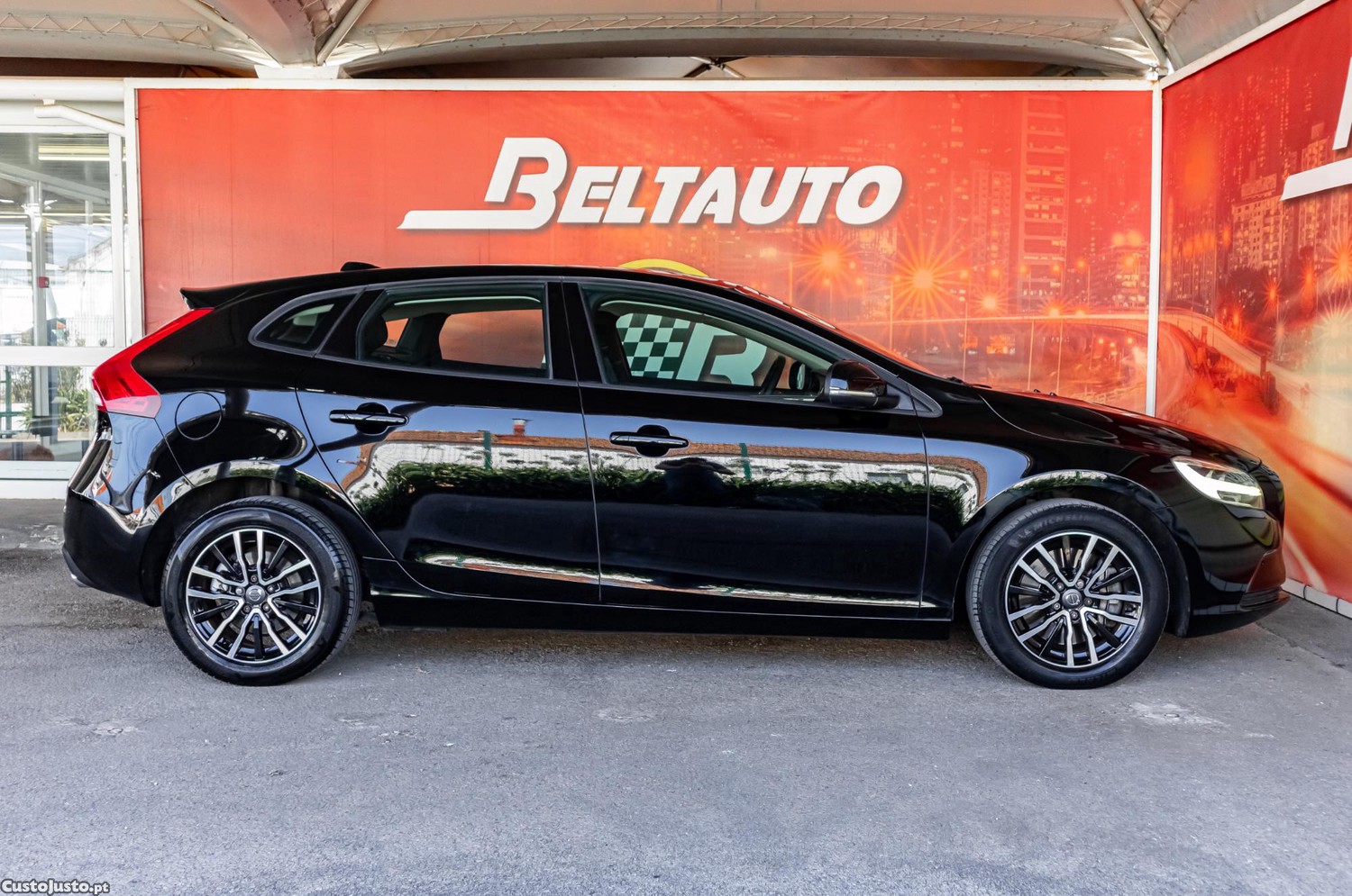 Volvo V40 2.0 D3 Momentum Geartronic — fotografia 20